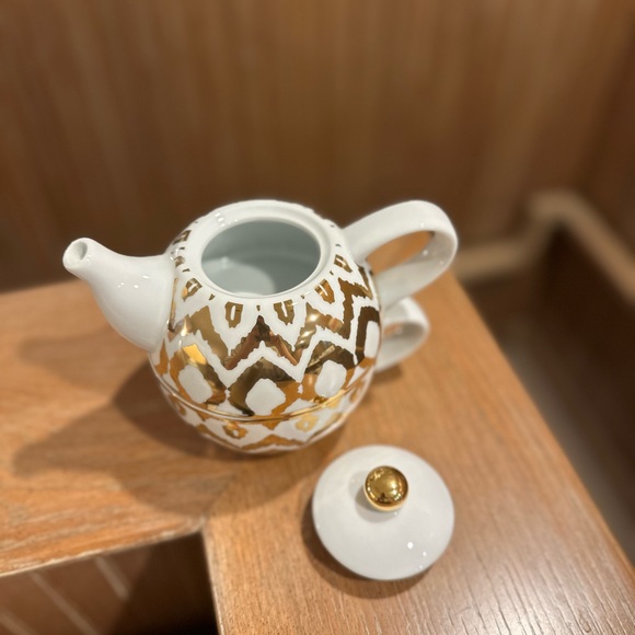 C. Wonder Stackable White & Gold Teapot Limited Edition - Picture 9 of 14